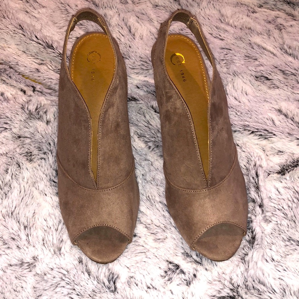 Open toed wedges